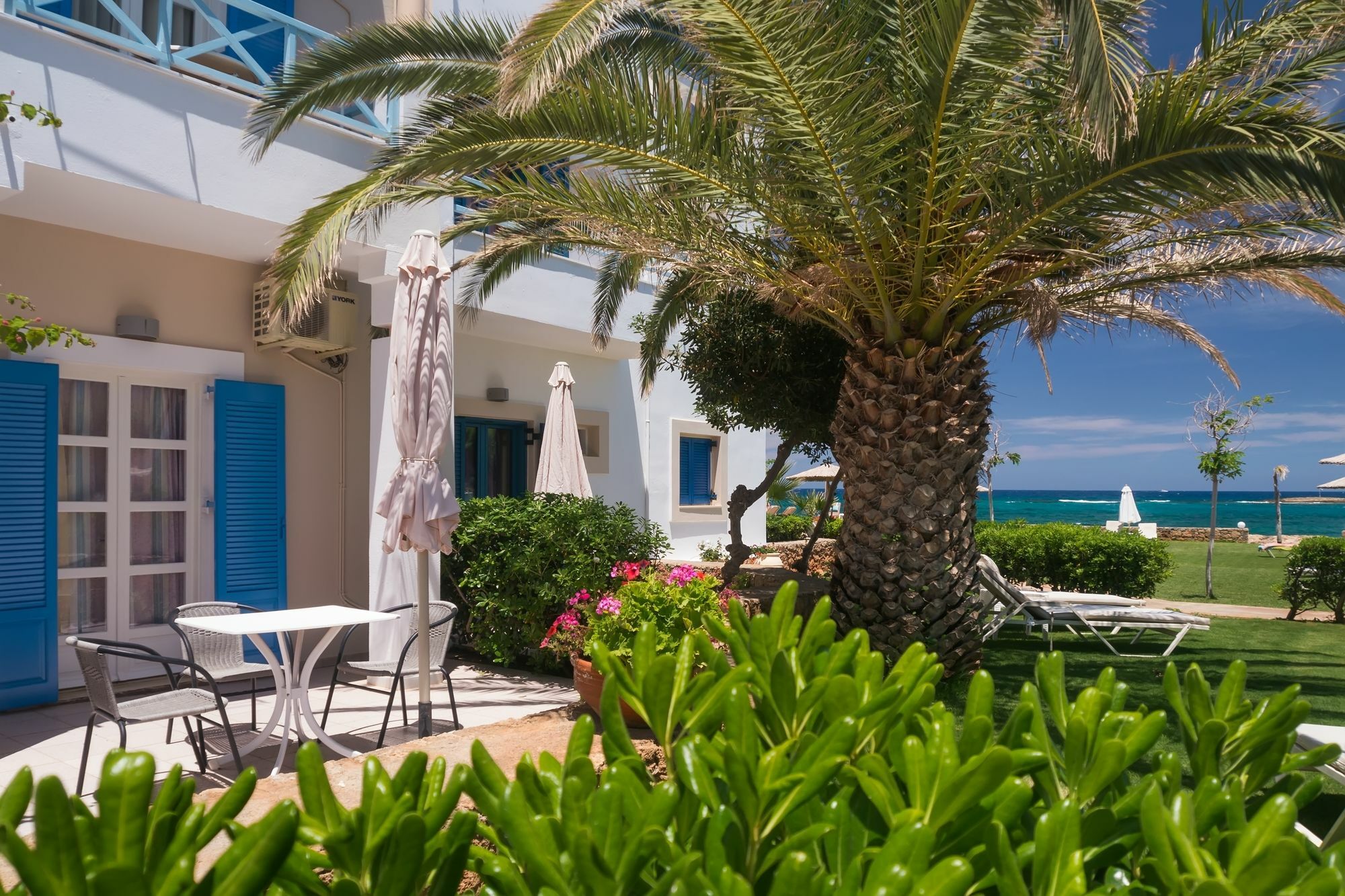 Pyrgos Beach Hotel Apartments Малиа Экстерьер фото