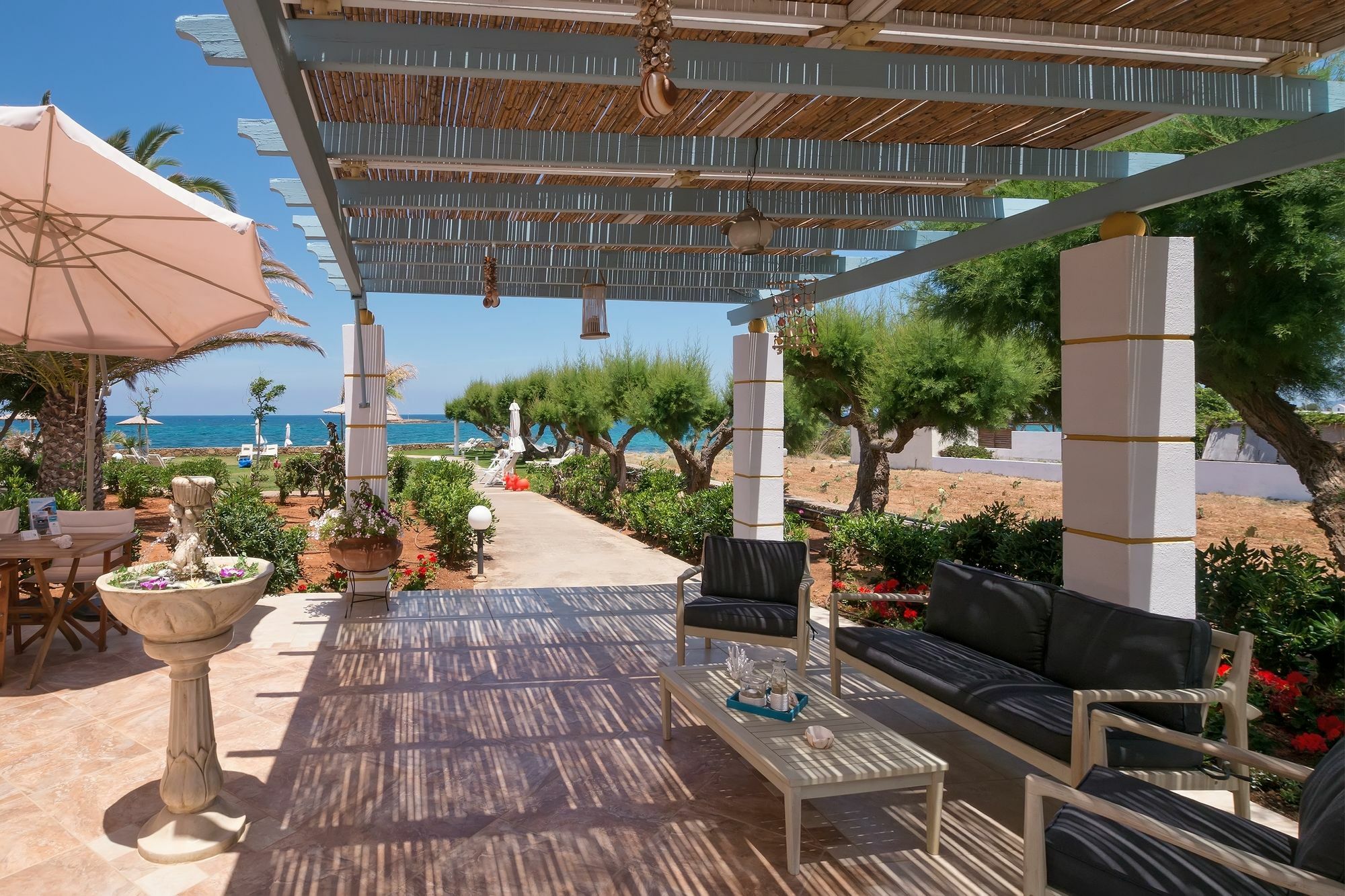 Pyrgos Beach Hotel Apartments Малиа Экстерьер фото