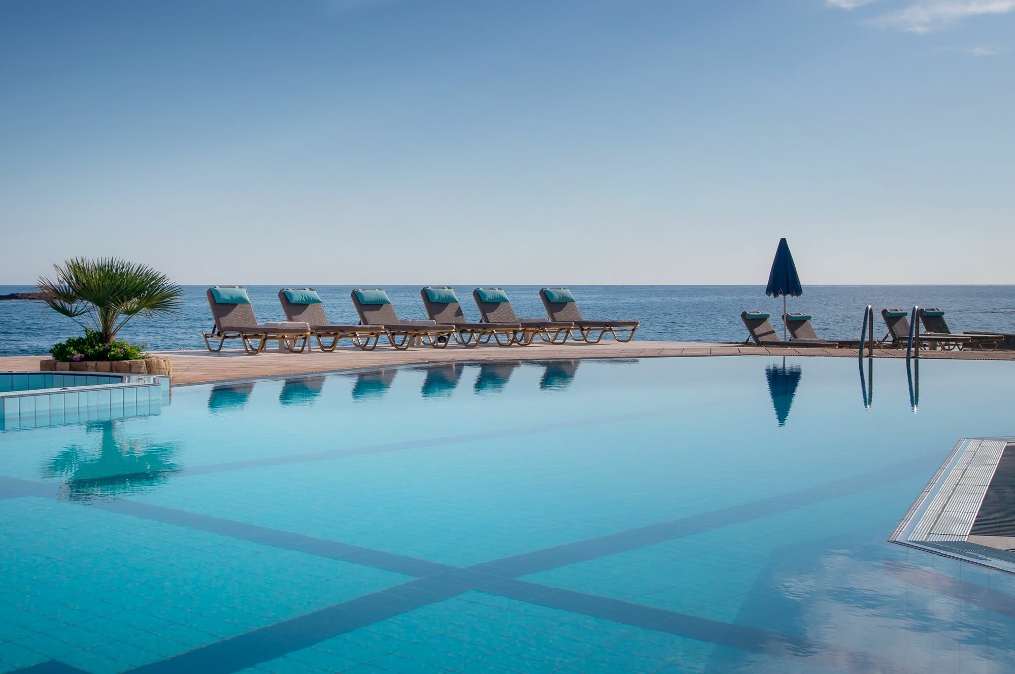 Pyrgos Beach Hotel Apartments Малиа Экстерьер фото